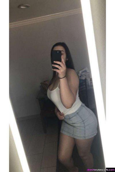 Sexy girl looking for hook up