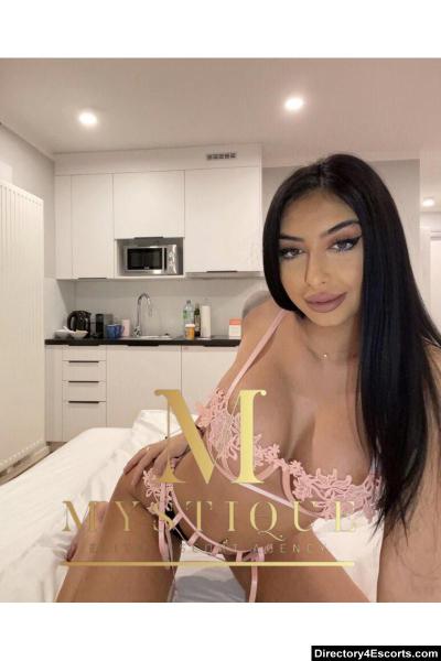 TANIA BUSTY BRUNETTE NEW