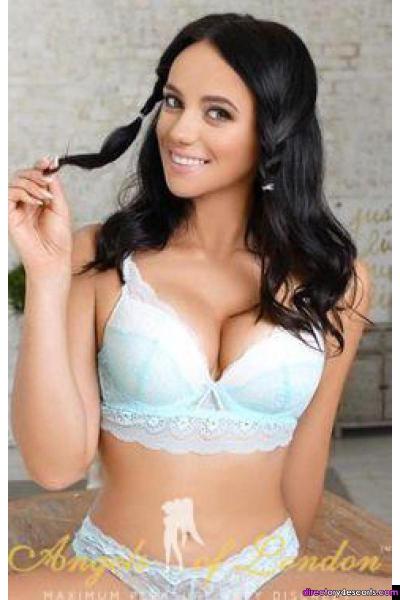 Mella - A Gorgeous Brunette In Earls Court