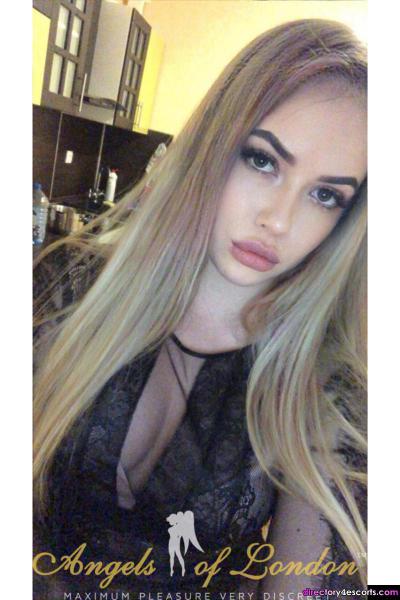 Myaa - A sultry blonde babe who's making waves through Bayswater