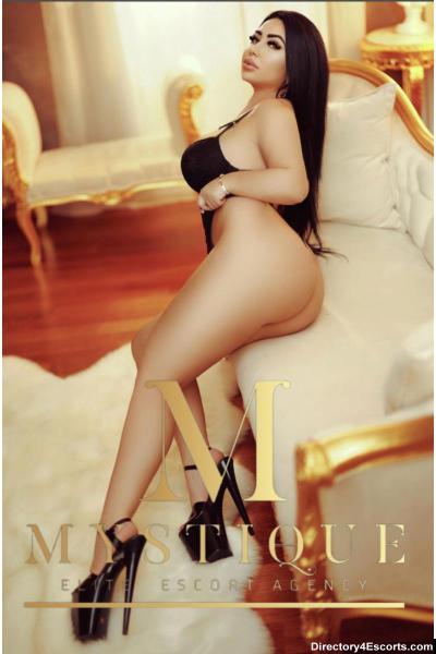 RAYSA BUSTY BRUNETTE