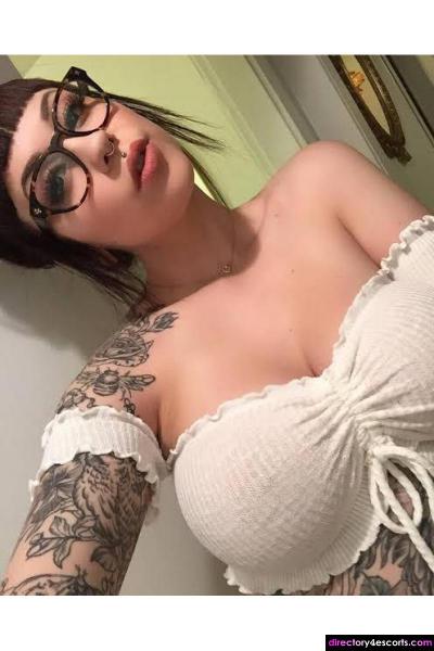 An available for hook up sex and massage service with or without condom - 1