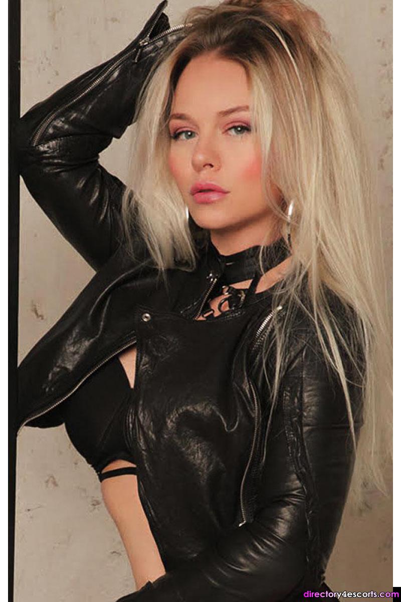 Lindsay: Busty Slovenian Blonde Escort - 1
