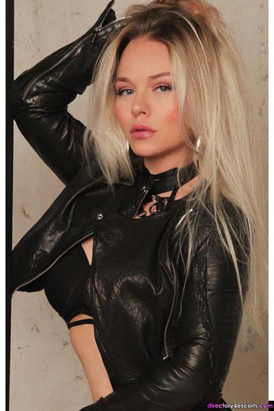 Lindsay: Busty Slovenian Blonde Escort