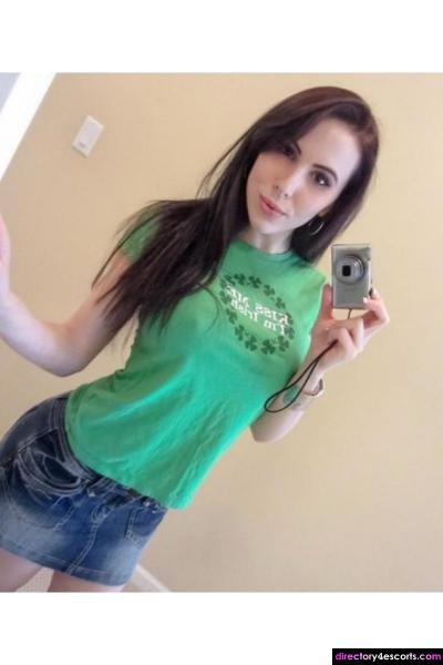 Hi am available for hook up