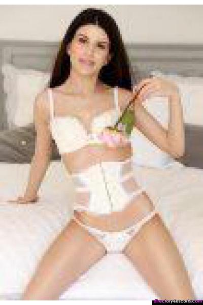 Niki - Canary wharf Escorts