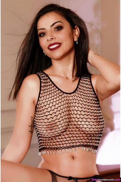 Isia: Petite London Escort in South Kensington