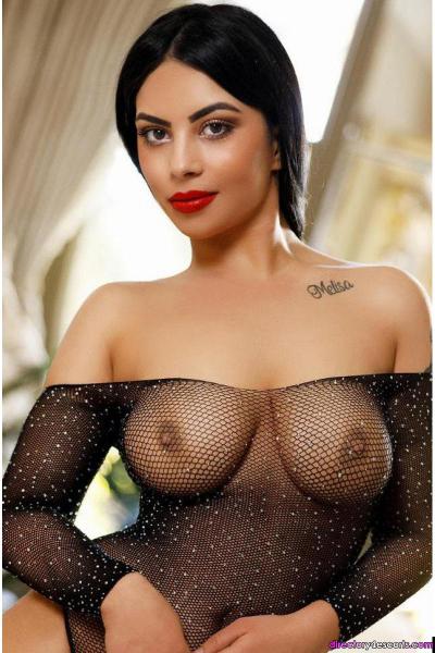 Cyndi: Brunette London Escort in Paddington