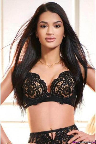 Trinity: Hot Brunette London Escort in Marylebone