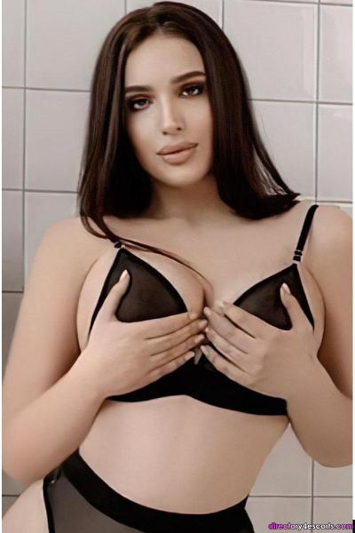 Allysa: Russian Busty London Escort in Earls Court