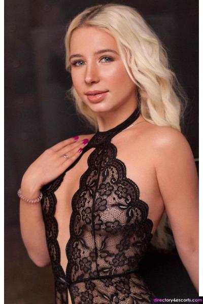 Karlina: Blonde European London Escort in Earls Court