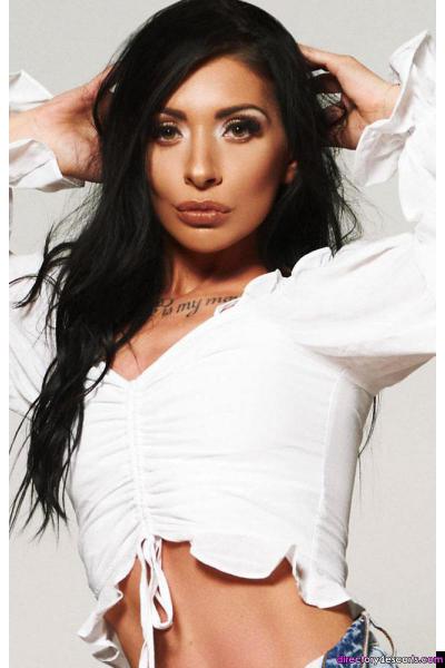 Cattleya: European Brunette London Escort in Kensington