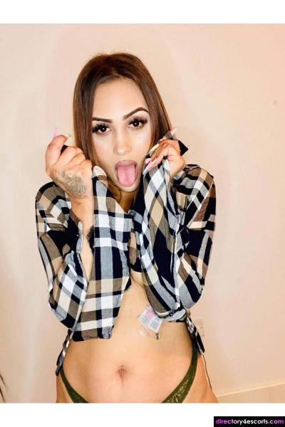 Bea high-class busty brunette escort