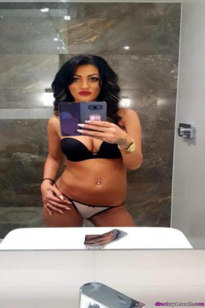 Bella high-class busty brunette escort