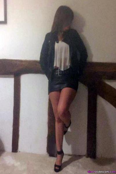 Leah high-class English escort