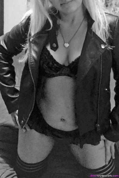 Leah high-class English escort