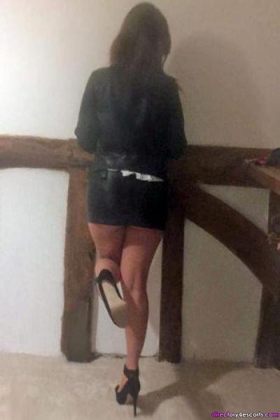 Leah high-class English escort