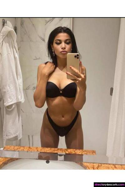 Cindy busty brunette partygirl incall and outcalls Earl's Court