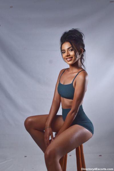 NEW! Alejanda in London