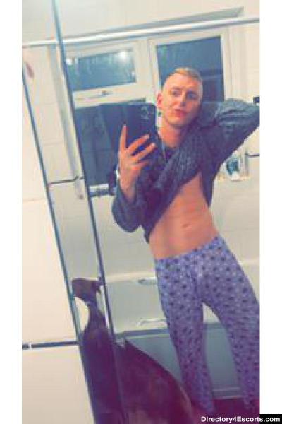 Sexy gay male escort working in Retford