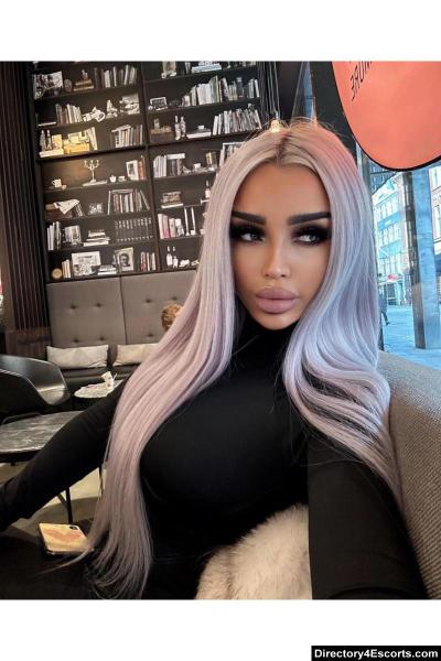 Anaiss - Blonde London Escort
