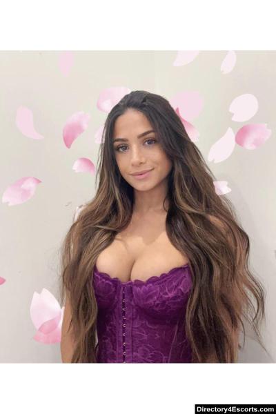 Hollis - Brazilian London Escort