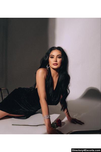 Kizzy - London Escort