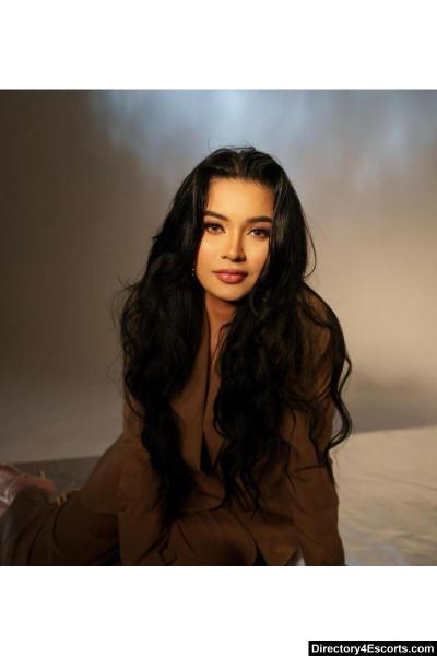 Kizzy - London Escort