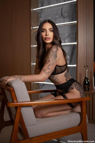 Krozi - London Escort