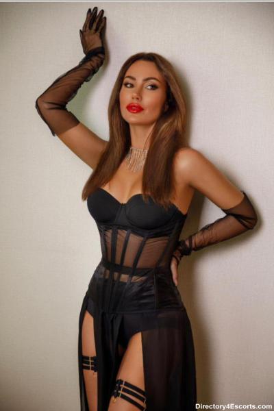 Destra - London Escort