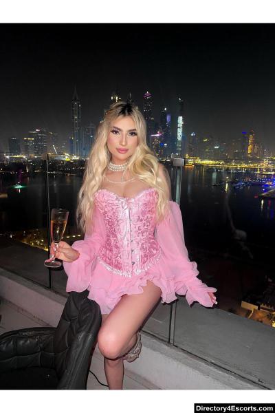 Luxia - London Escort