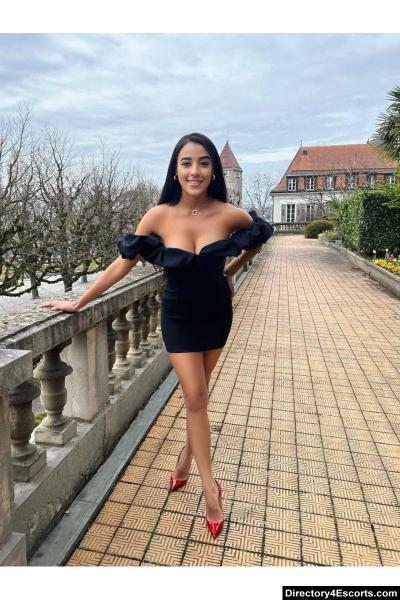 Nicole London Escort