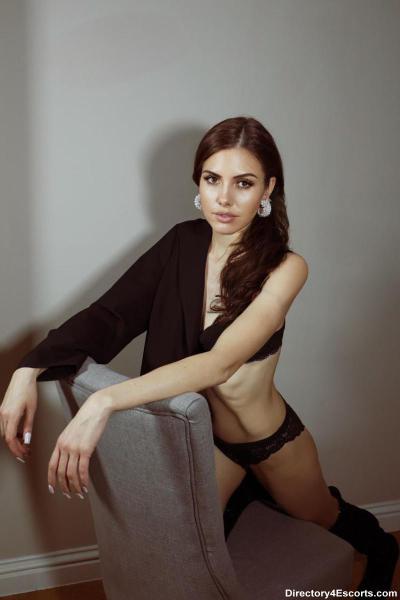 Navi - London Escort