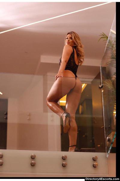 Comfei - London Escort